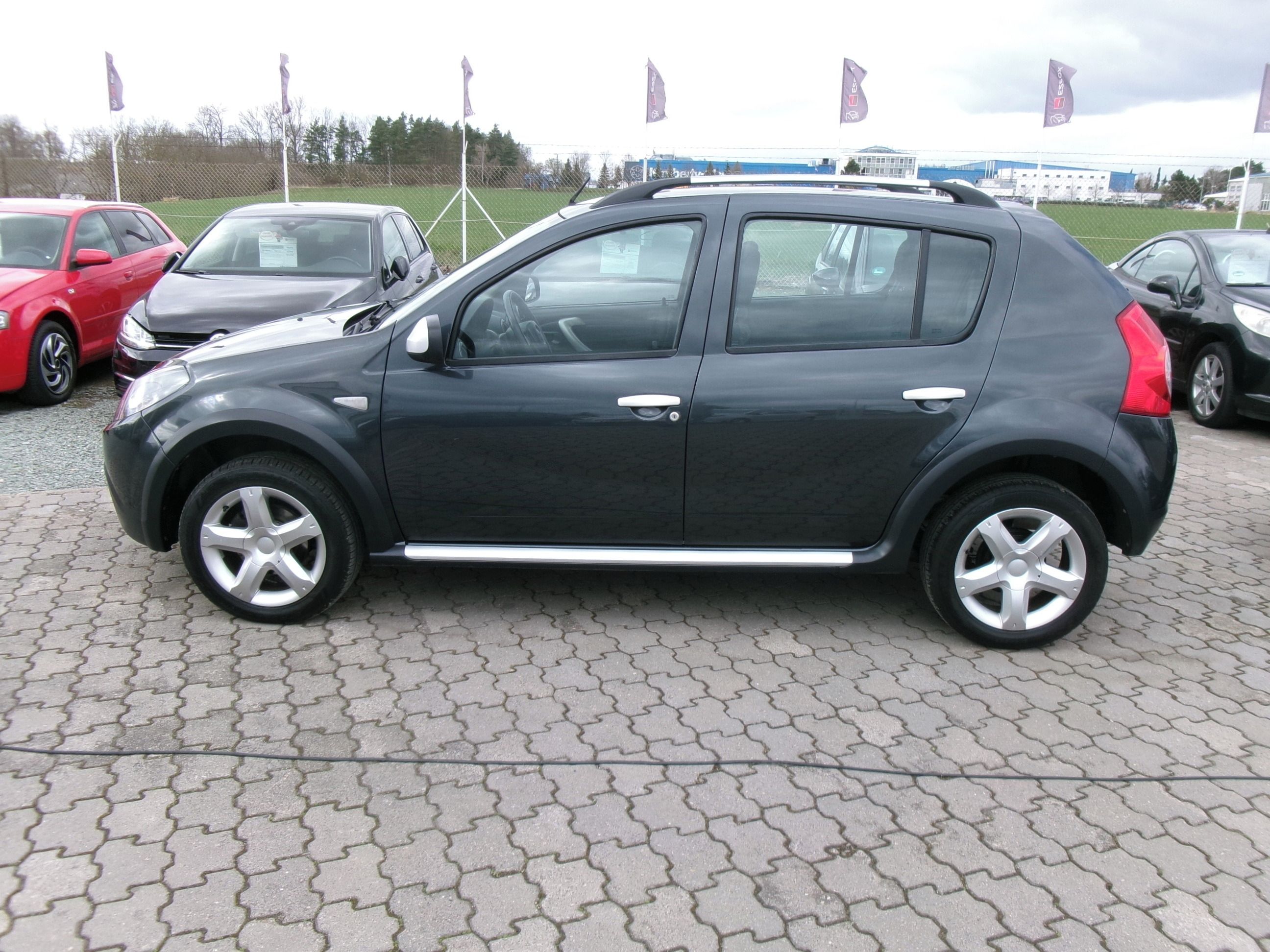 Dacia Sandero, 1.6i Stepway,2x kola - fotka 4