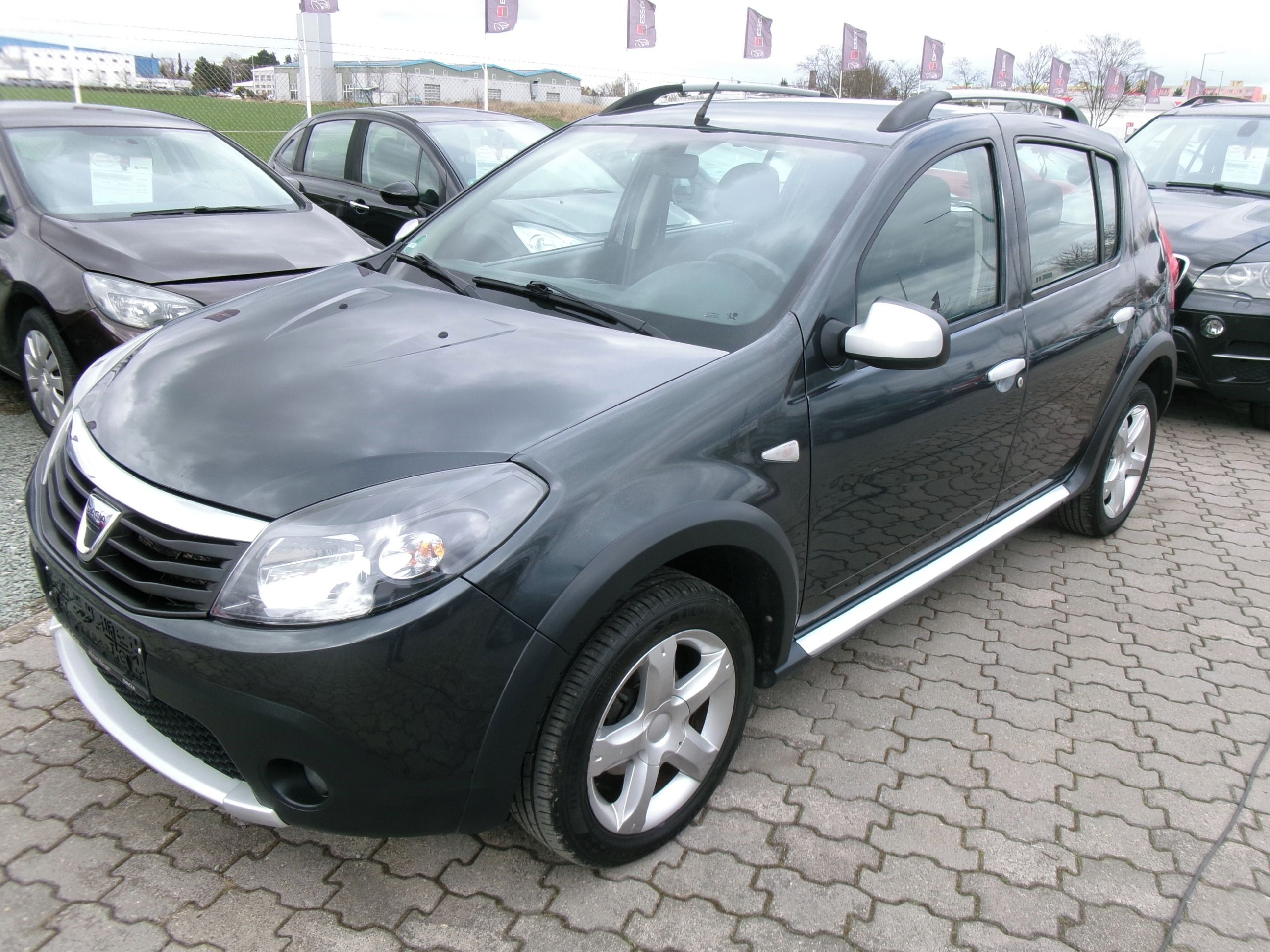 Dacia Sandero, 1.6i Stepway,2x kola - fotka 3