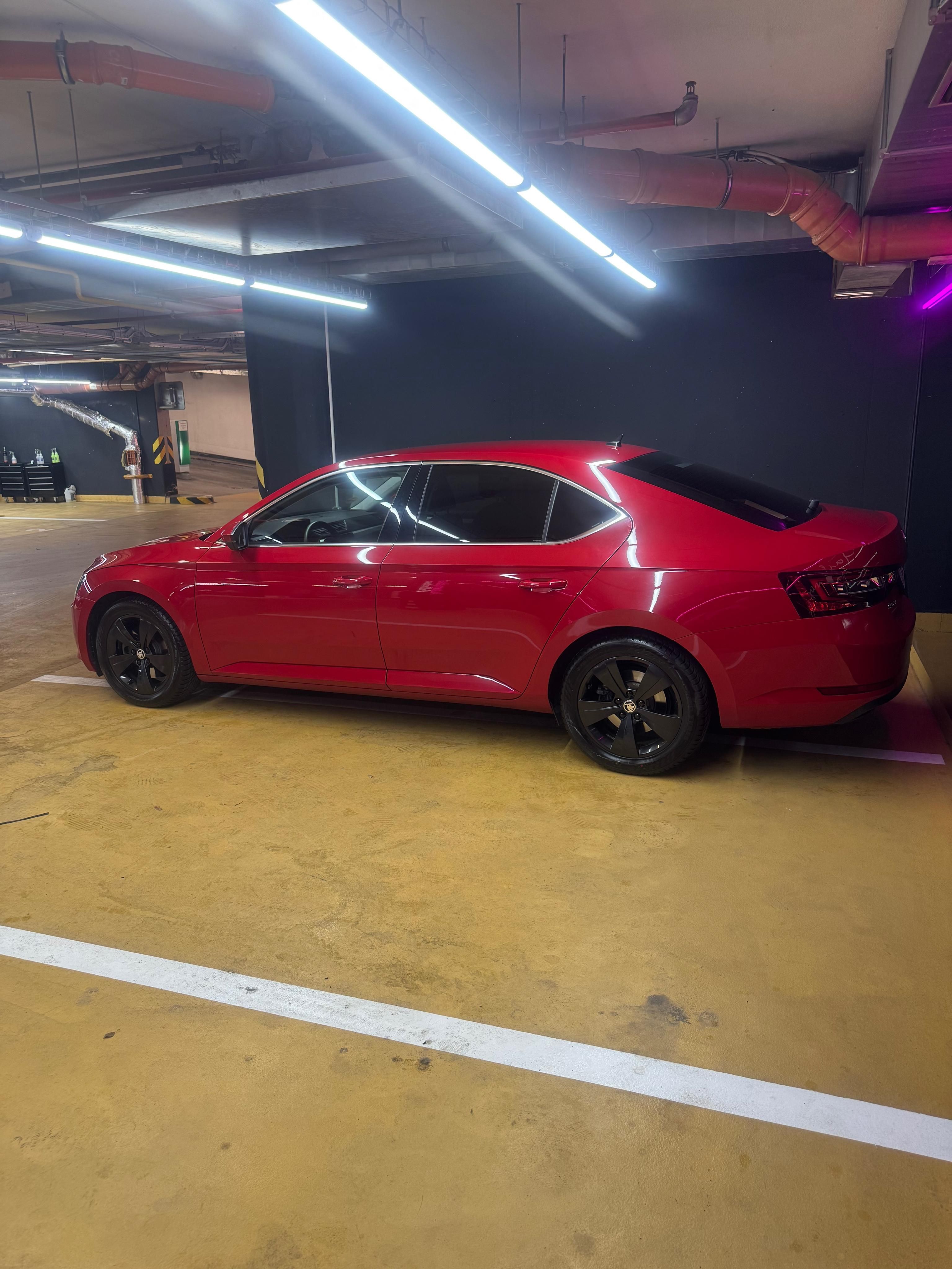Škoda Superb, 2.0 TDI DSG 140kW Ambition - fotka 2