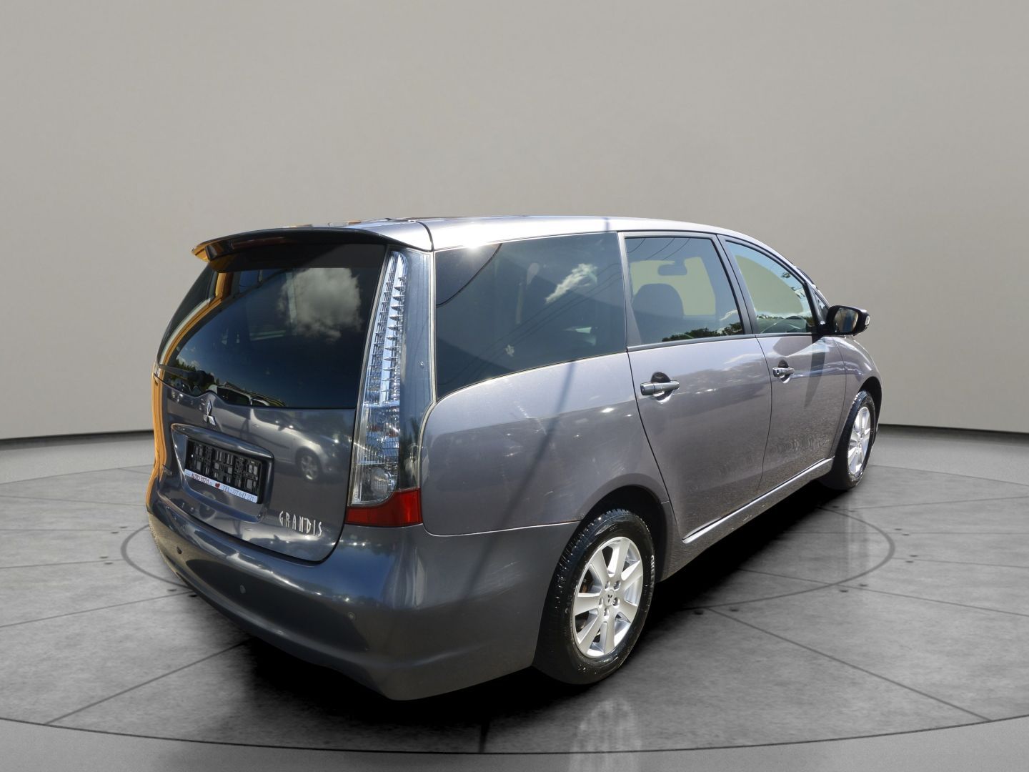 Mitsubishi Grandis, 2.0DI-D 6míst - fotka 5