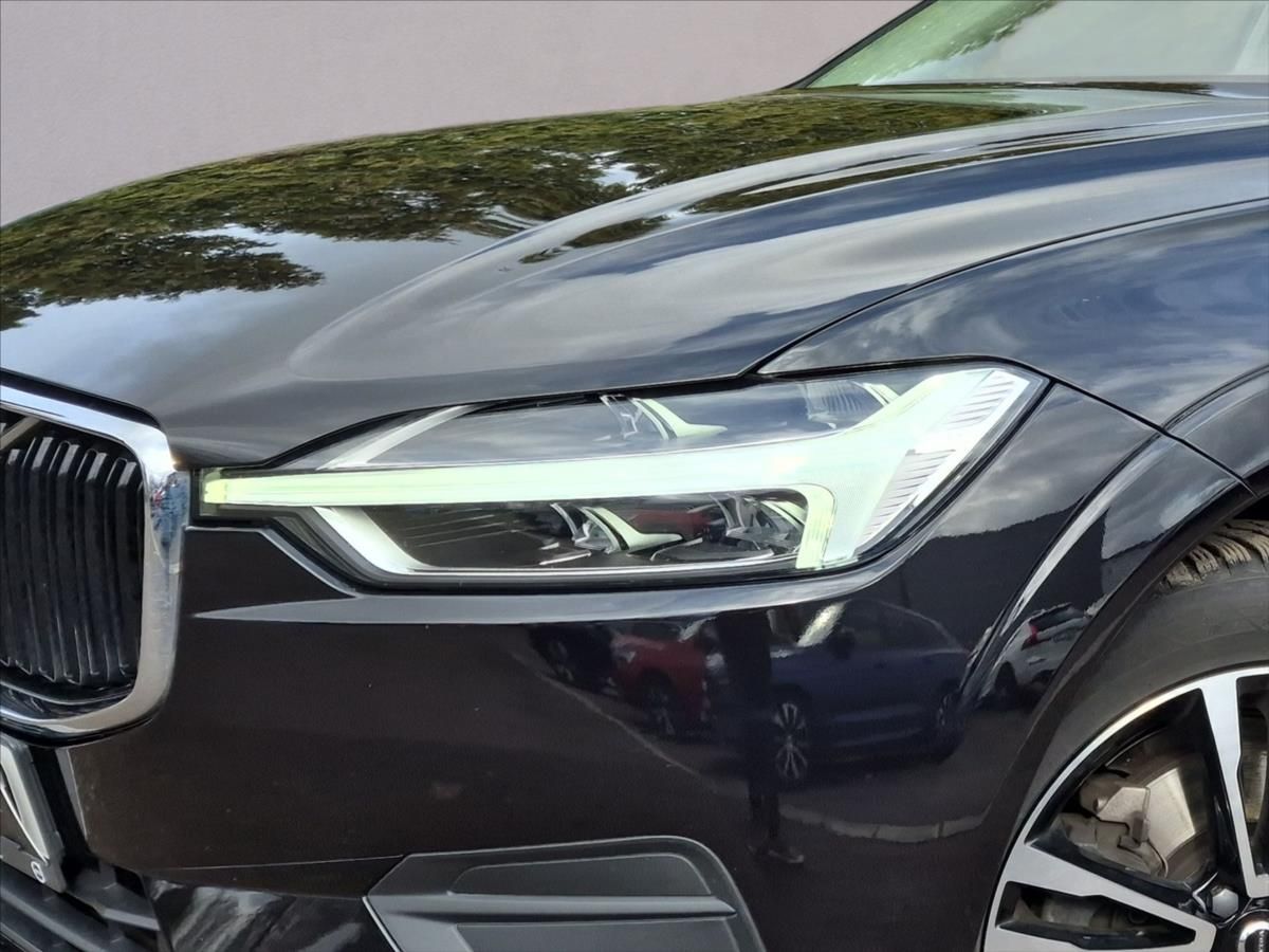 Volvo XC60, 2,0 B4 AWD MOMENTUM+ - fotka 5