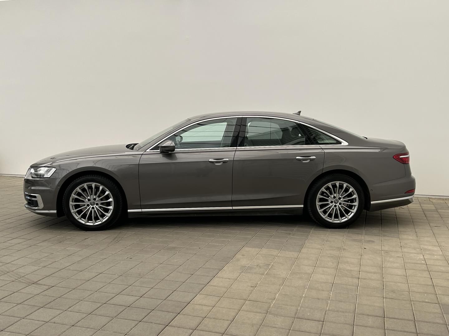 Audi A8, 3.0TDI 210kW 4x4  Elegance - fotka 3