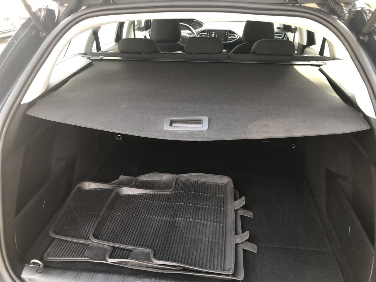 Peugeot 308, 1,5 HDi 75kW Combi - fotka 6