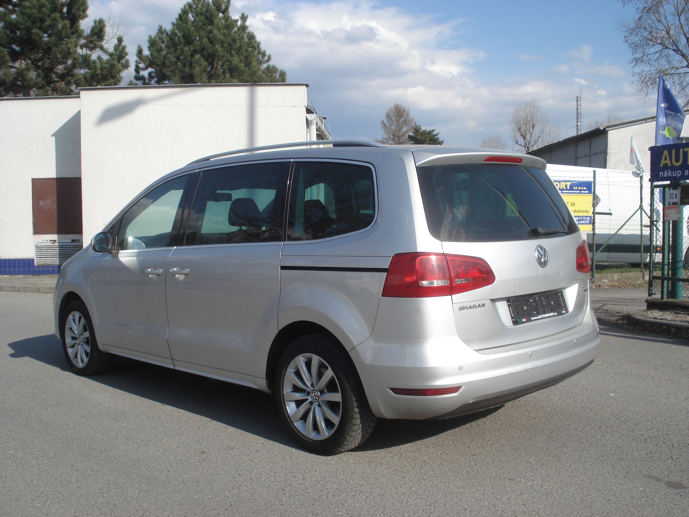 Volkswagen Sharan, 2.0 TDi HIGHLINE 7 M 125 KW - fotka 3