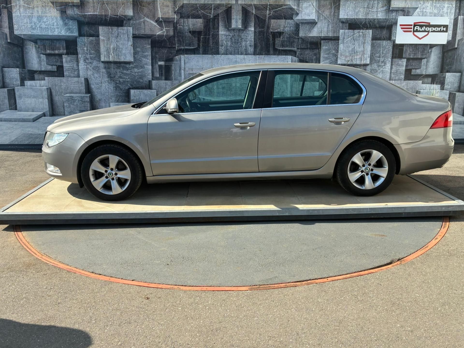 Škoda Superb, 2.0TDI, 103KW - fotka 4