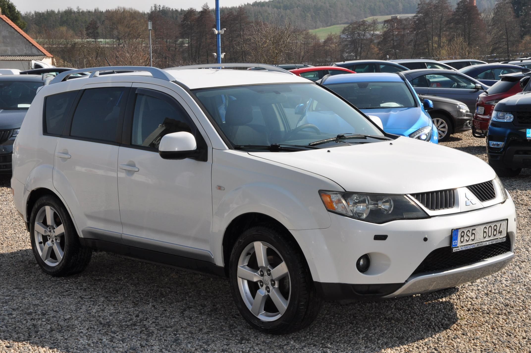 Mitsubishi Outlander, 2.0TDi 103kW 4x4 - fotka 2