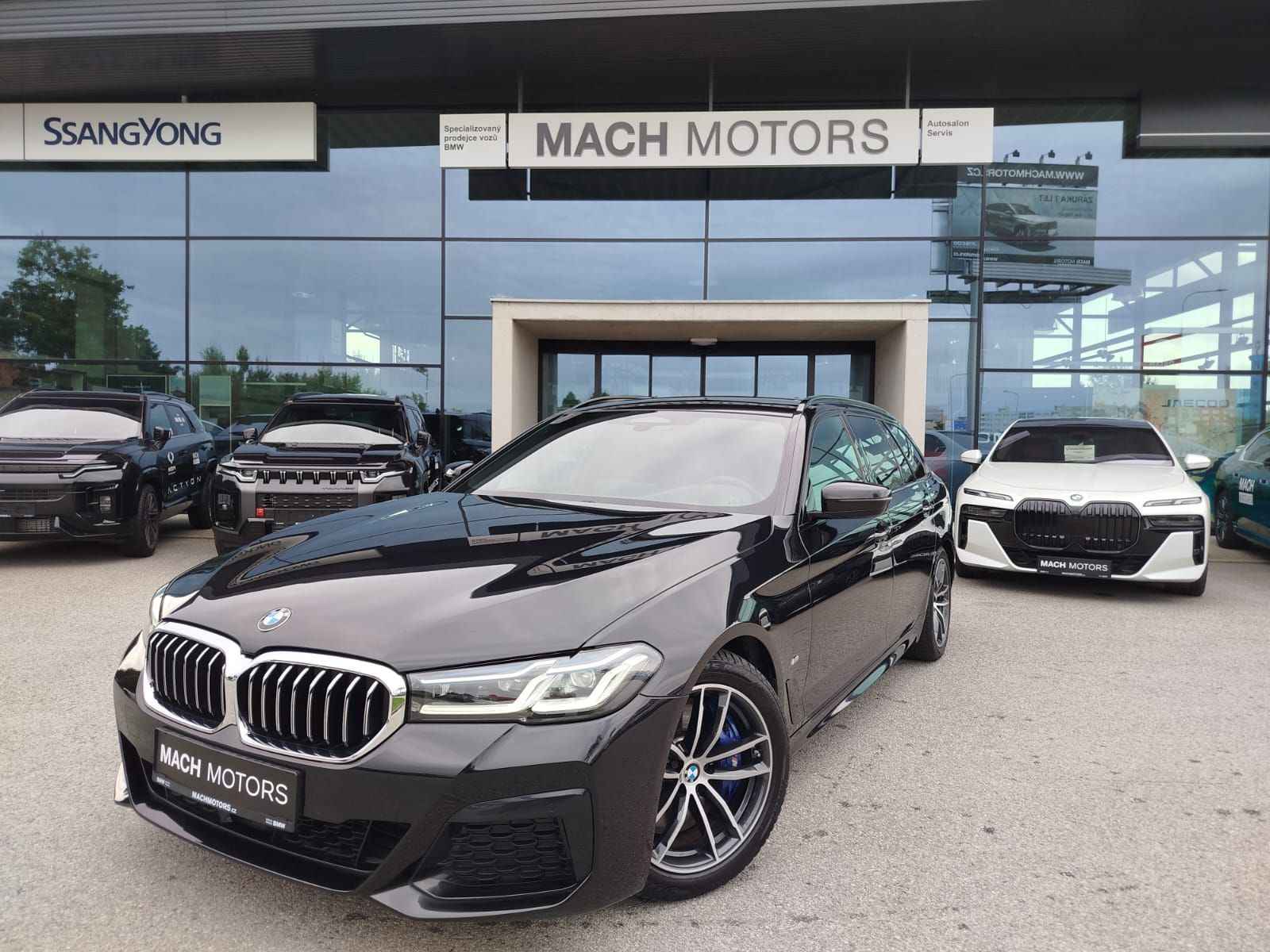 BMW Řada 5, 530d Touring, Natáčecí náprava - fotka 2