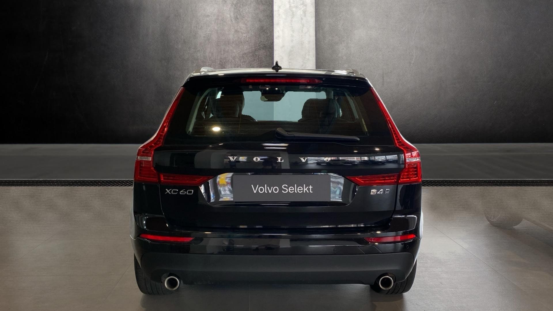 Volvo XC60, MOMENTUM PRO, B4 AWD, 145+10 k - fotka 2