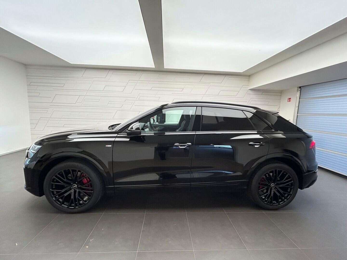 Audi Q8, SUV 50 TDI quattro 210 kW - fotka 3