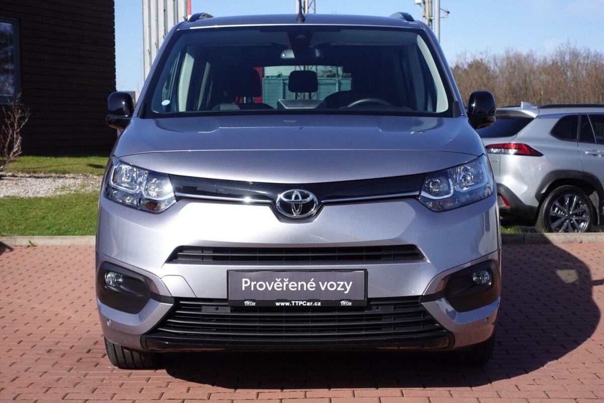Toyota Proace City Verso, 1.5 D4-D 130 - 8 AT Family 7S - fotka 2