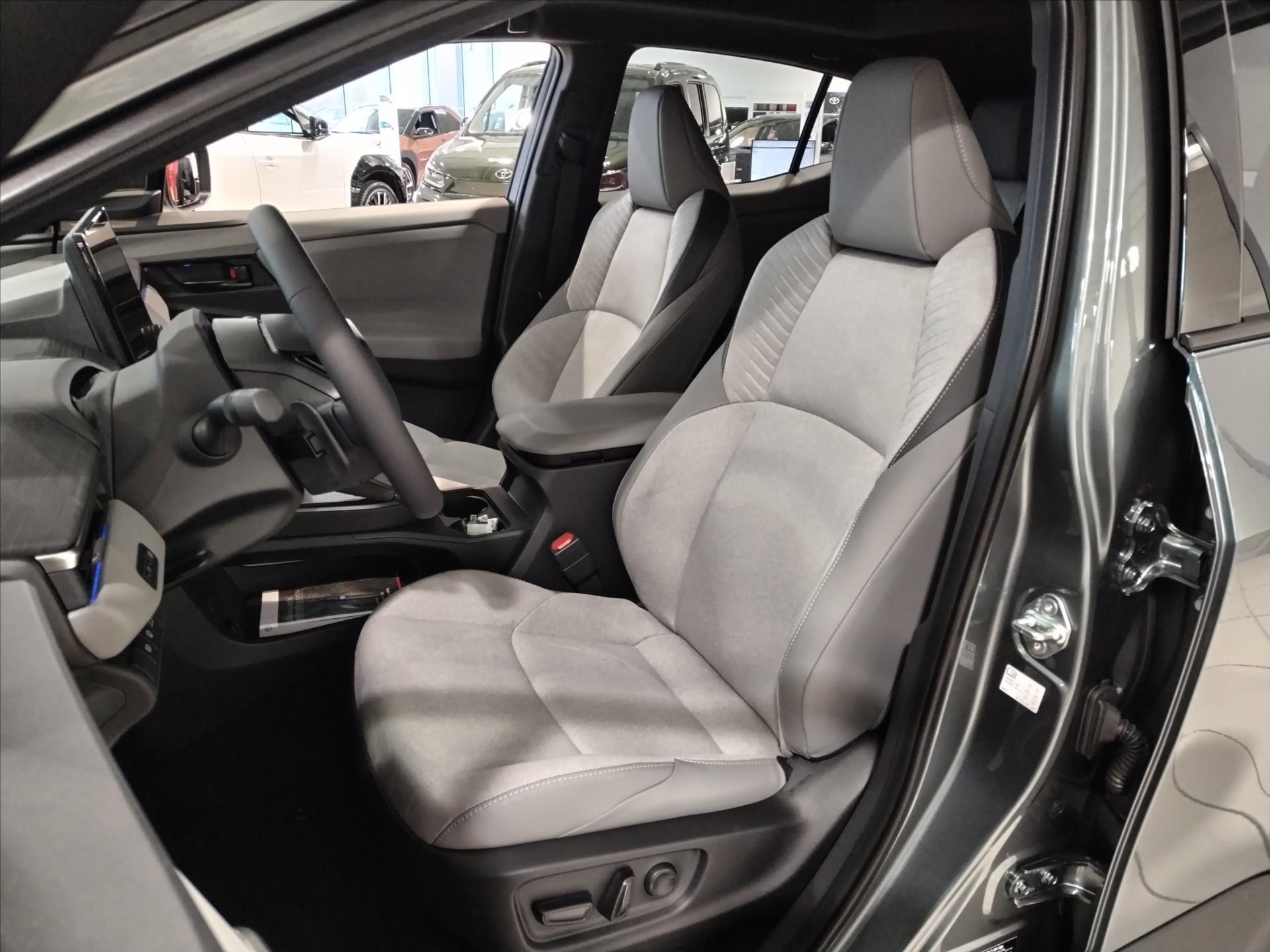 Toyota C-HR, BEV 77 kWh  AWD EXECUTIVE VIP - fotka 6