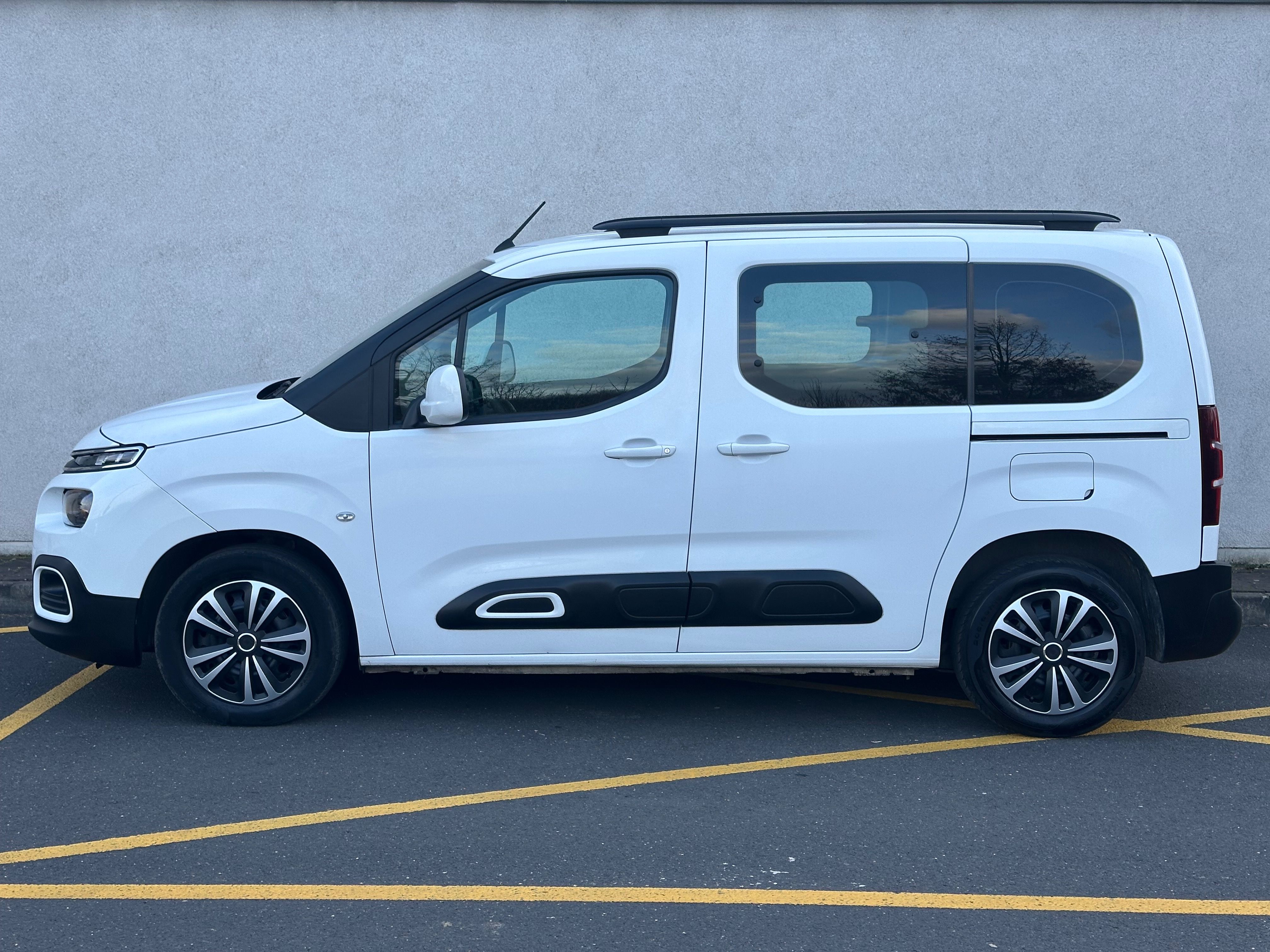 Citroën Berlingo, 1,5hdi,lineasist,1.majČr,DPH - fotka 4