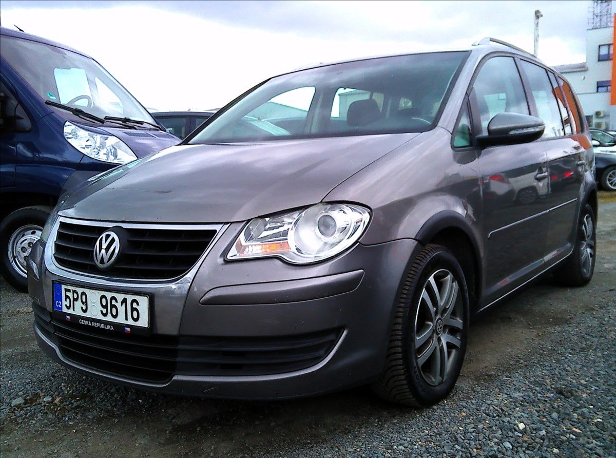 Volkswagen Touran, 2,0   TDI ČR SERV.KNÍŽKA 7MÍST