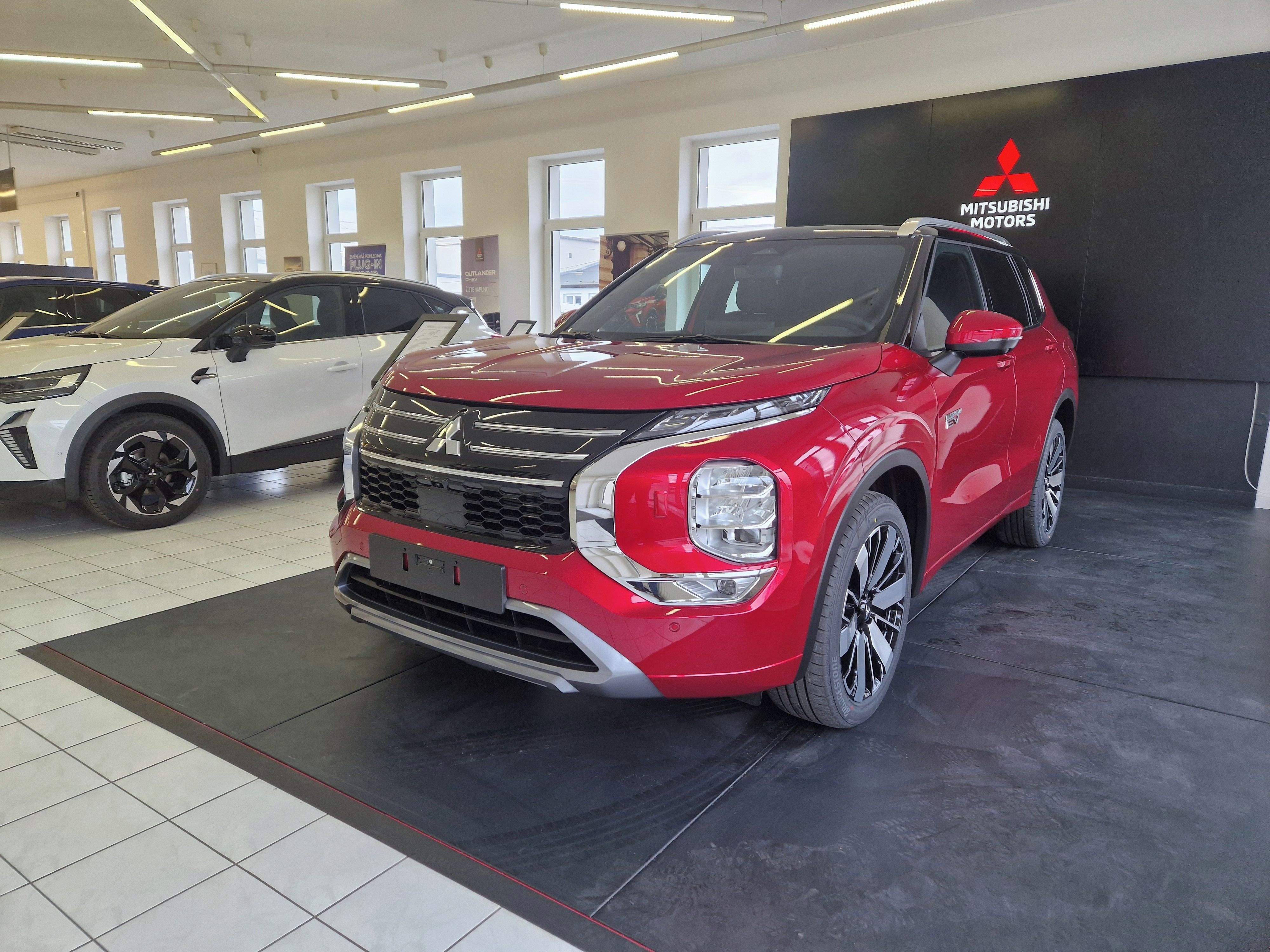 Mitsubishi Outlander, INSTYLE 2.4 MIVEC PHEV 306k