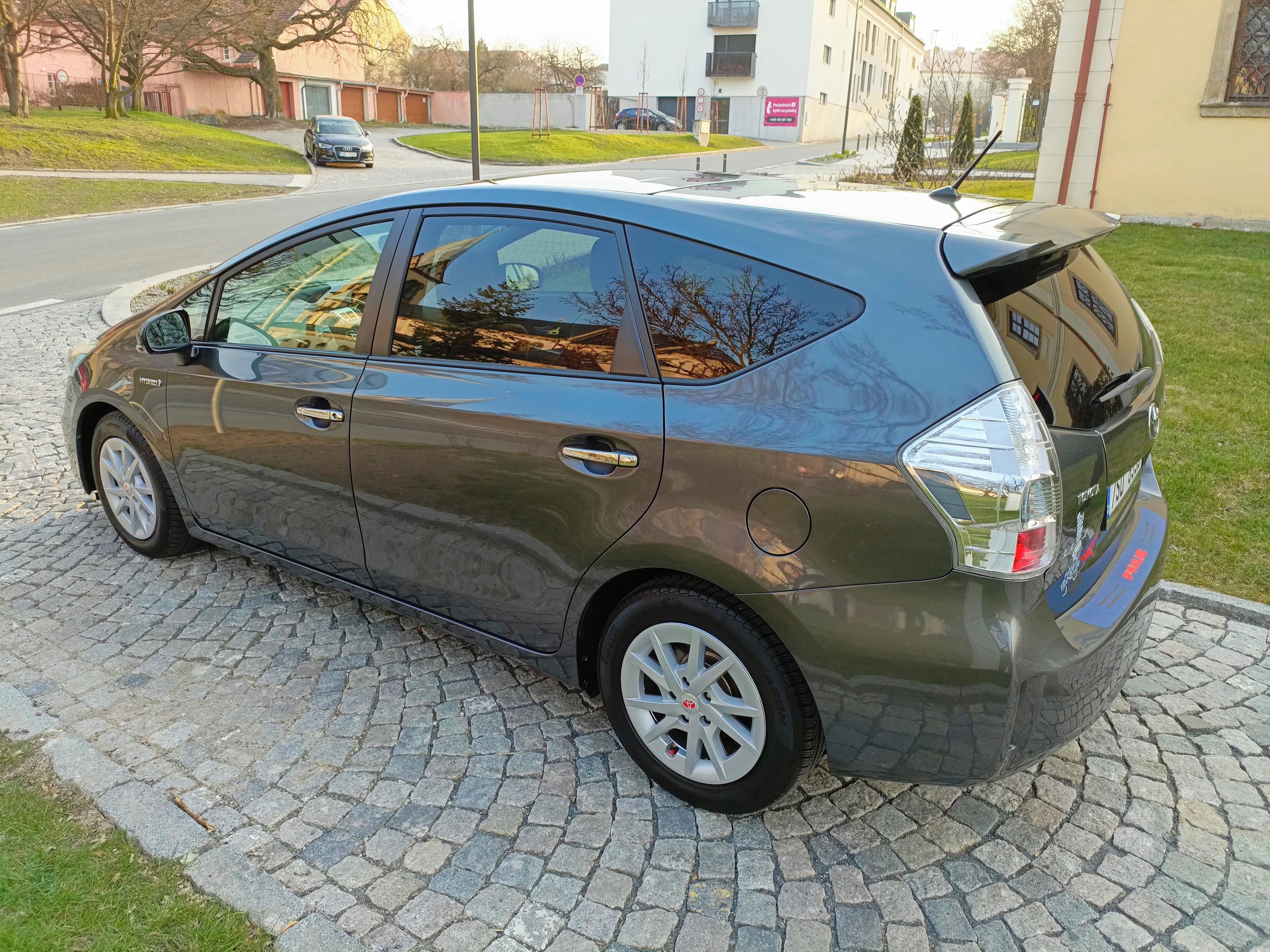 Toyota Prius, Plus Hybrid 7 mist automat - fotka 6