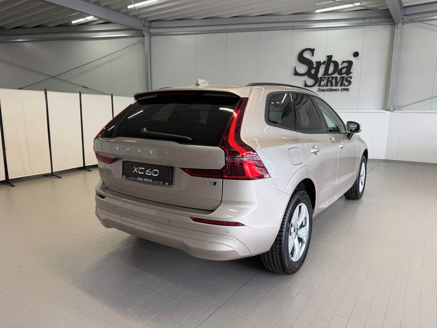 Volvo XC60, B5 2.0L 250+14 HPAT8 AWD CORE - fotka 4