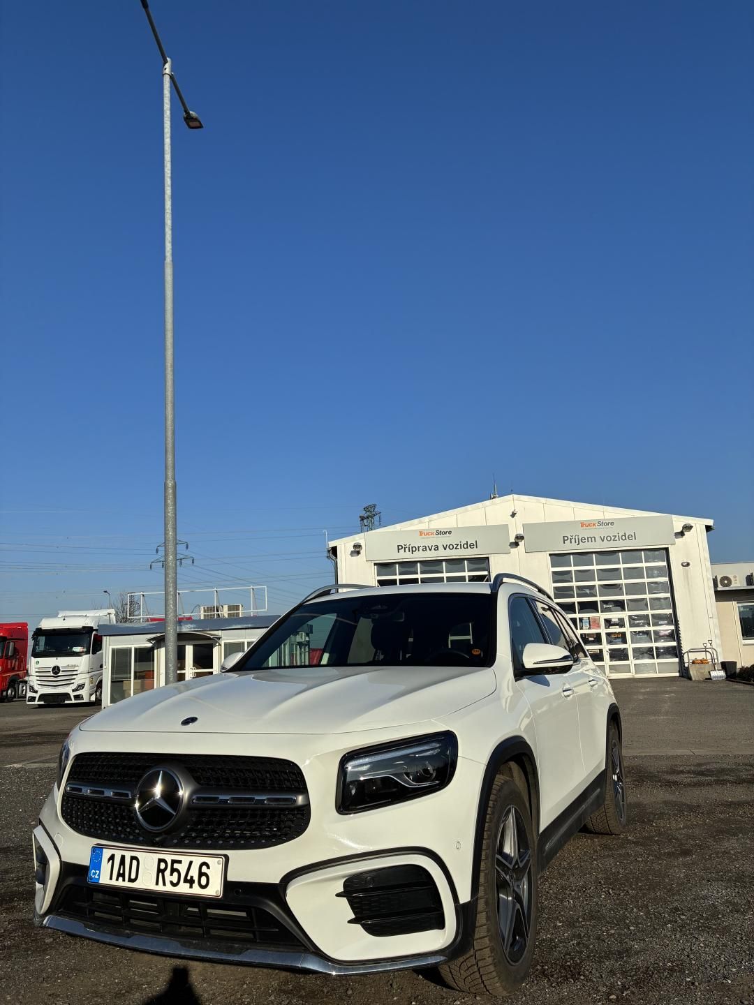 Mercedes-Benz GLB, 200d 4MATIC - fotka 3
