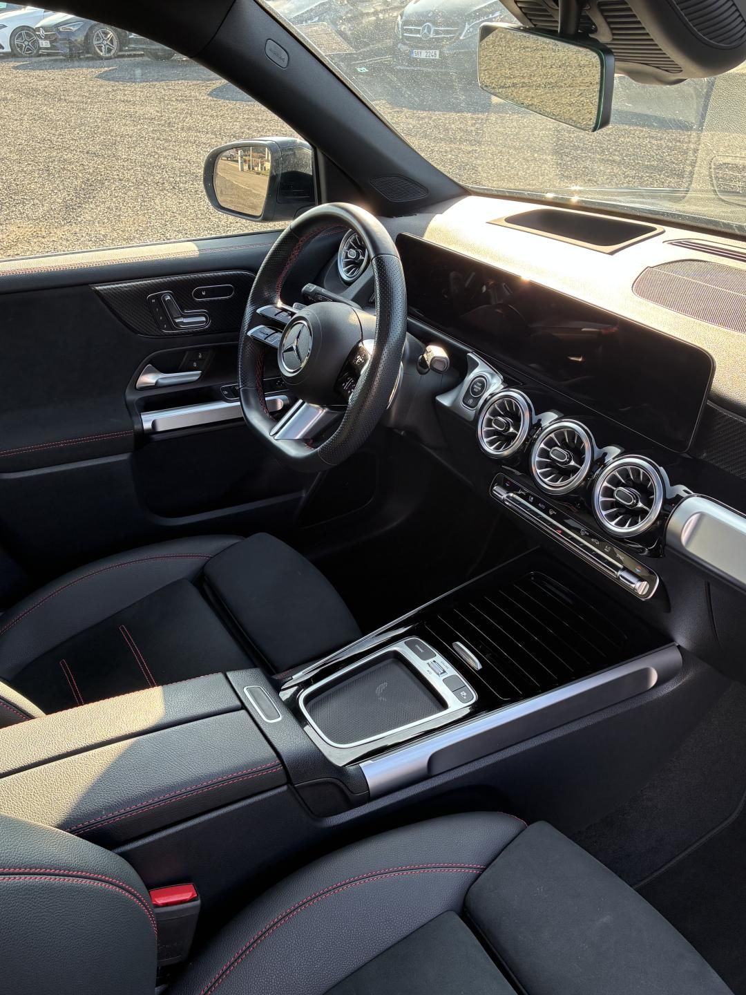 Mercedes-Benz GLB, 200d 4MATIC - fotka 6