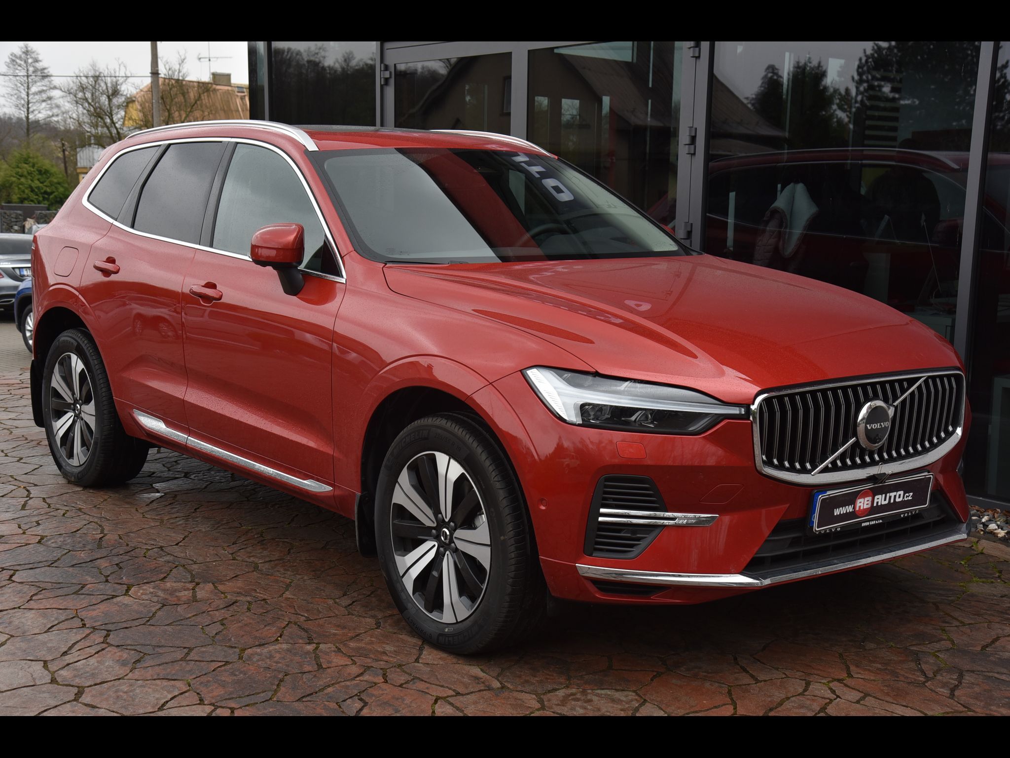 Volvo XC60, T6 186 kw eAWD - fotka 2