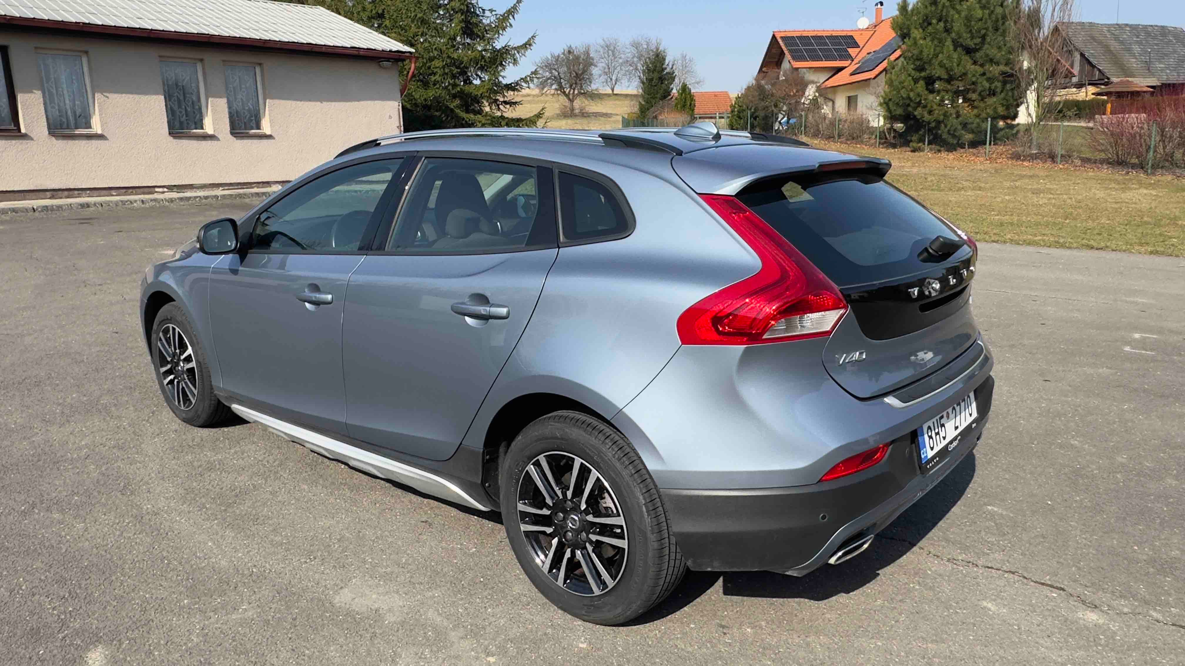 Volvo V40, CROSS COUNTRY D2 BLACK EDITION - fotka 4