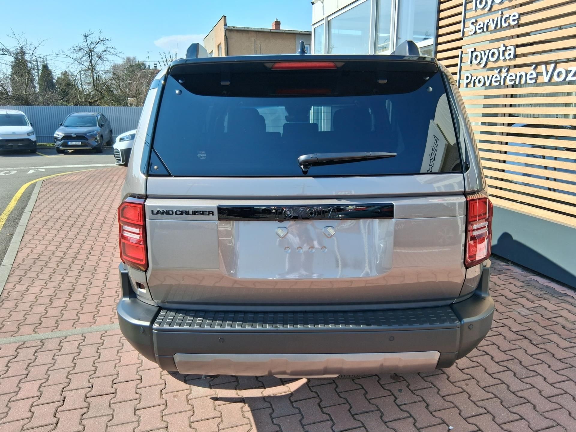 Toyota Land Cruiser, 2,8 MHEV EXECUTIVE + SKYVIEW - fotka 5