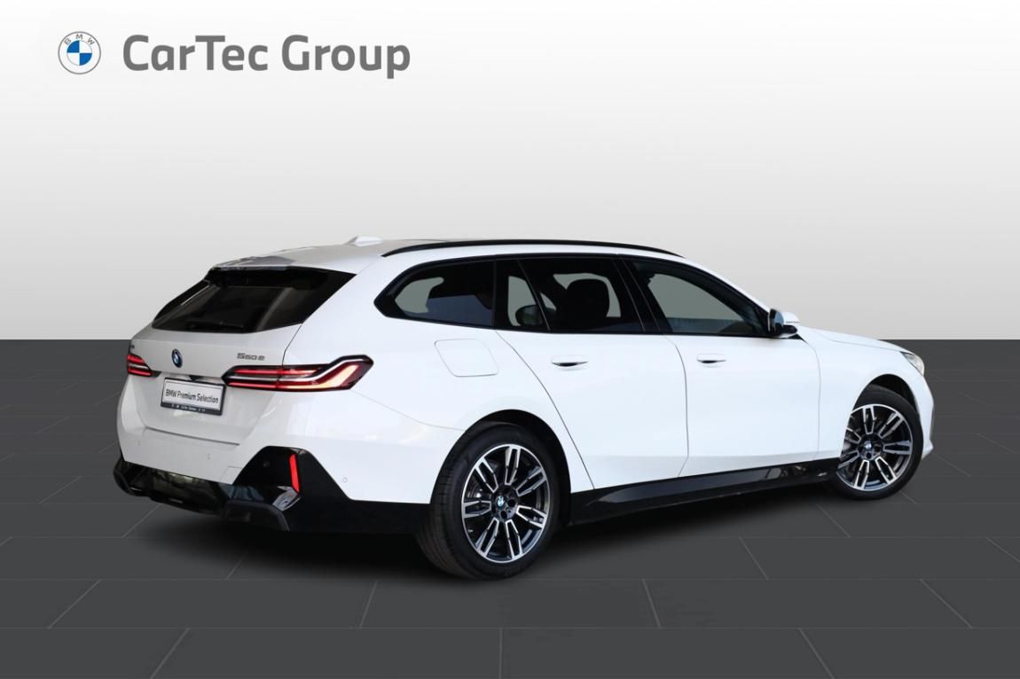 BMW Řada 5, 550e xDrive Touring - fotka 3