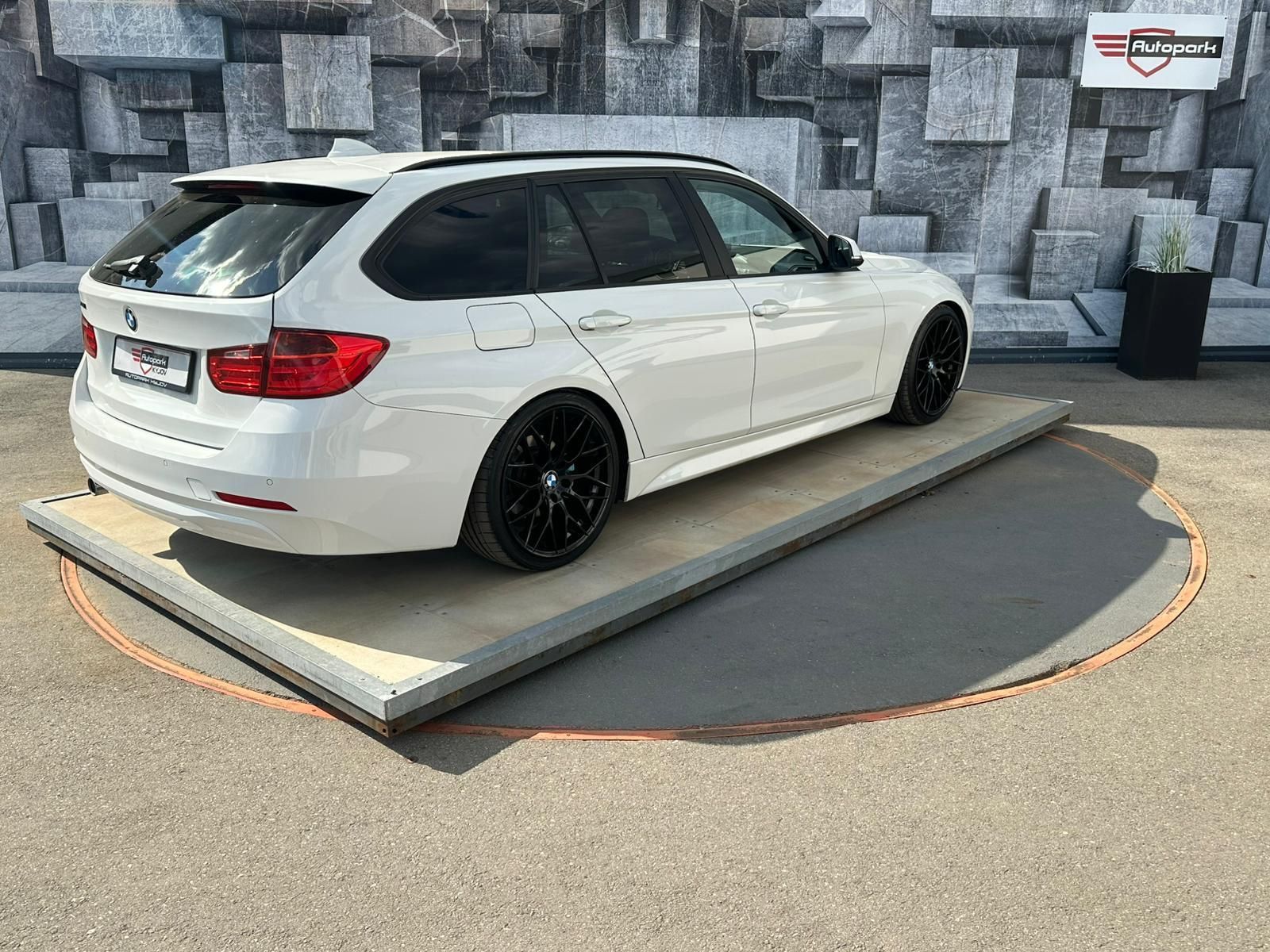 BMW Řada 3, 318D, 2.0D, 105KW, 4x4 - fotka 6