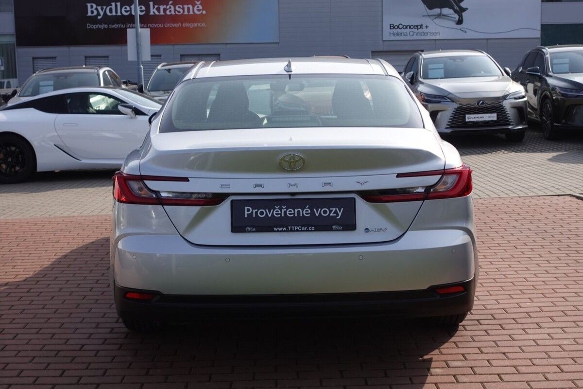 Toyota Camry, 2,5 HEV Comfort - fotka 5