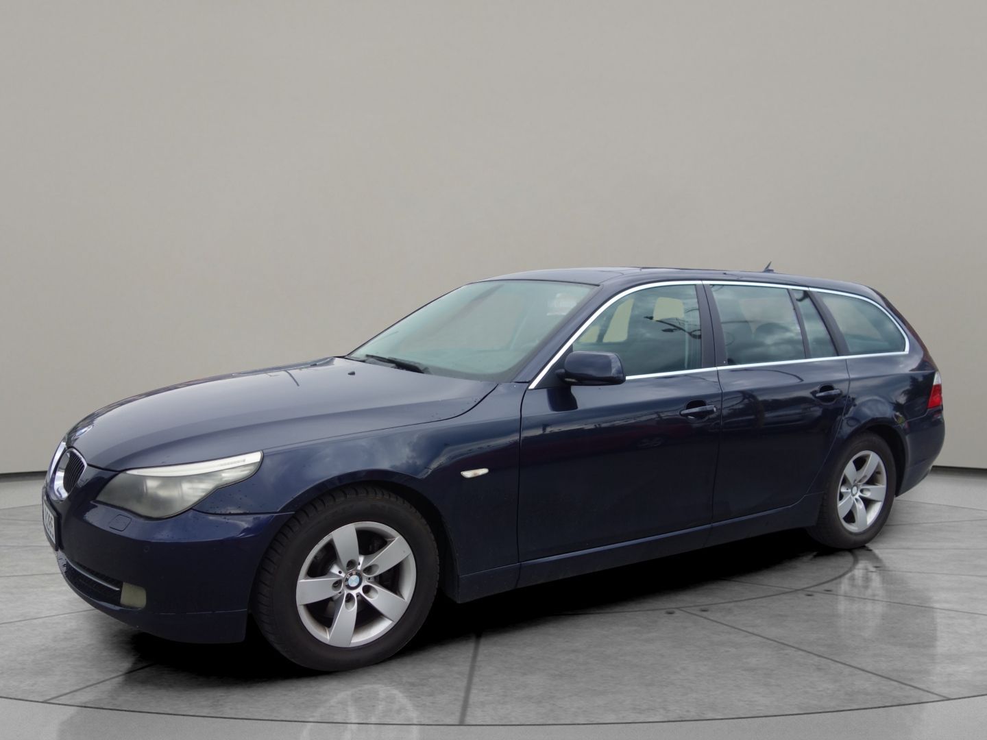 BMW Řada 5, 530d PĚKNÝ !!! SERV.KNIHA ! - fotka 2