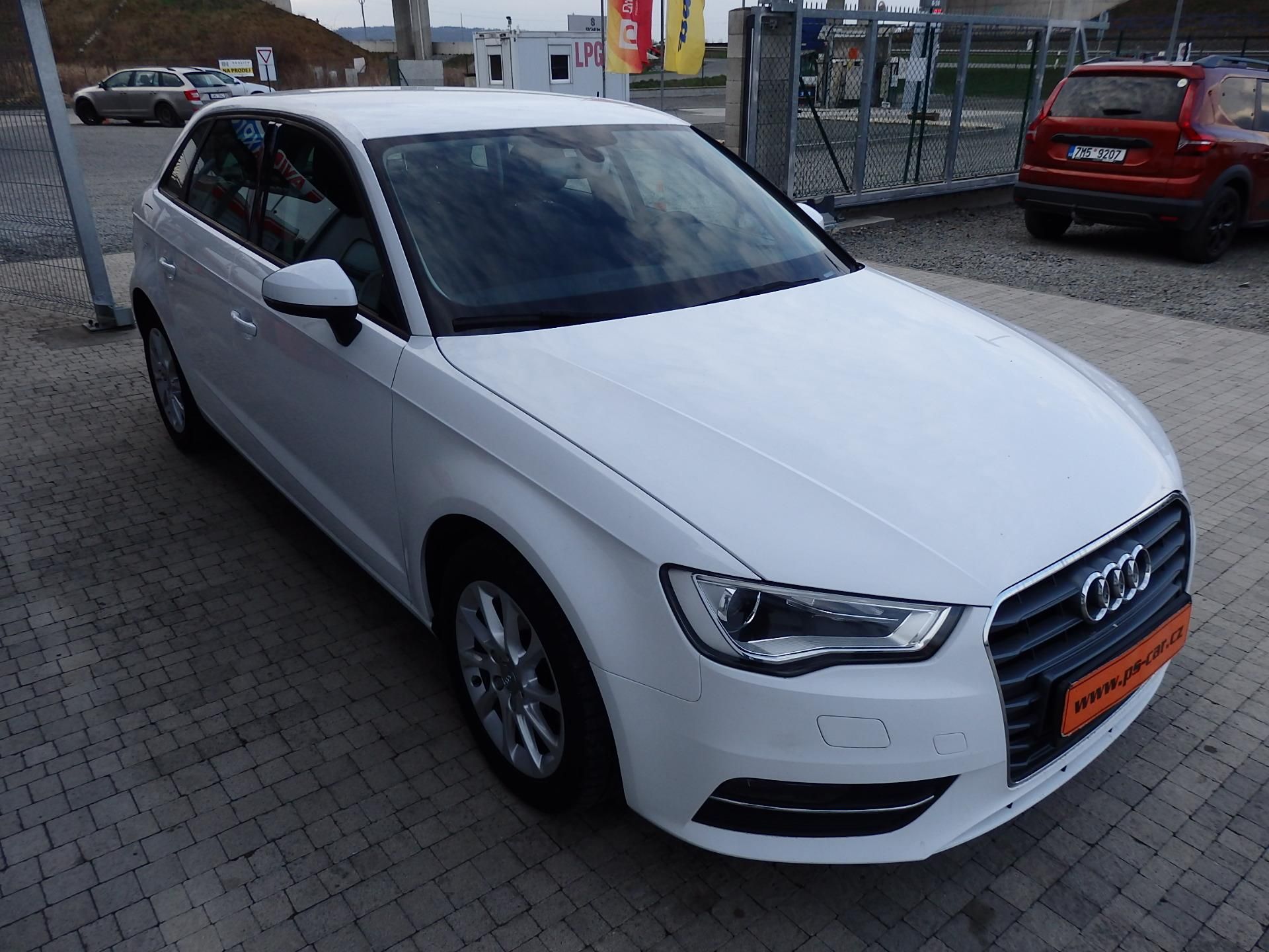 Audi A3, SPORTBACK 1.6 TDI KLIMA - fotka 3