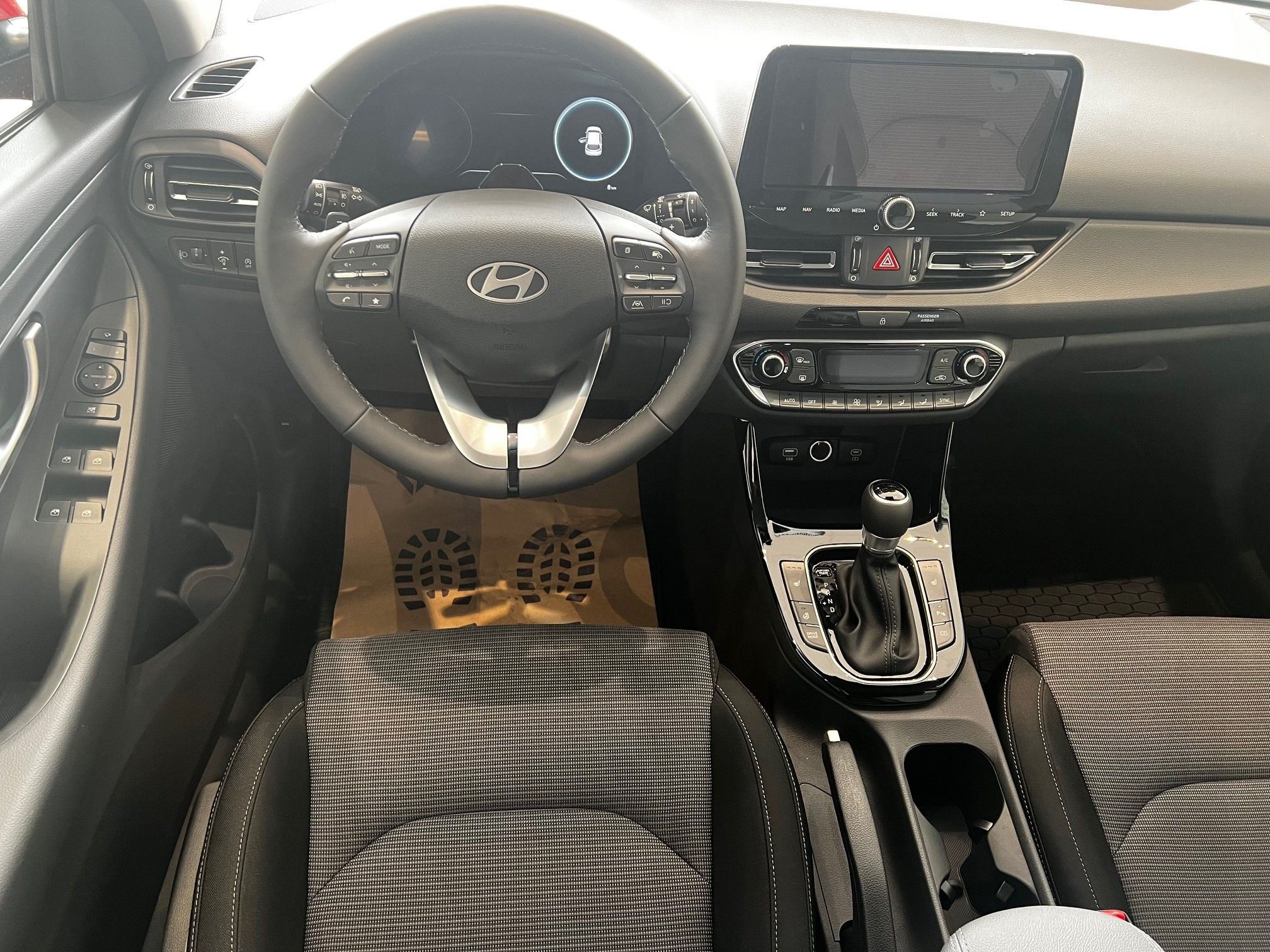 Hyundai i30, 1,6 T-GDI DCT GO CZECH - fotka 6