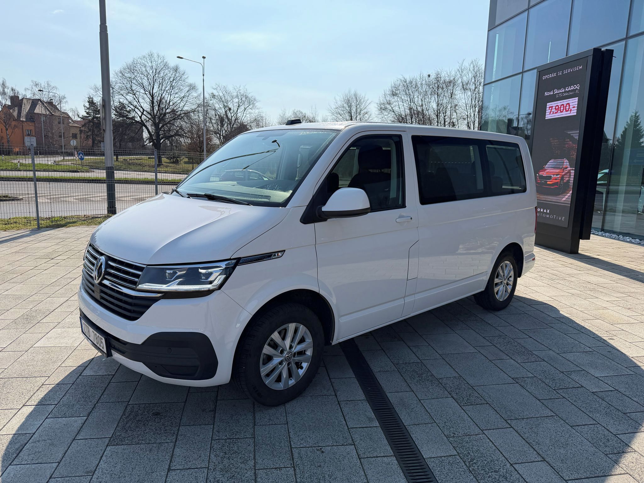 Volkswagen Multivan, Comfortline  7míst 2,0TDI 110k - fotka 4