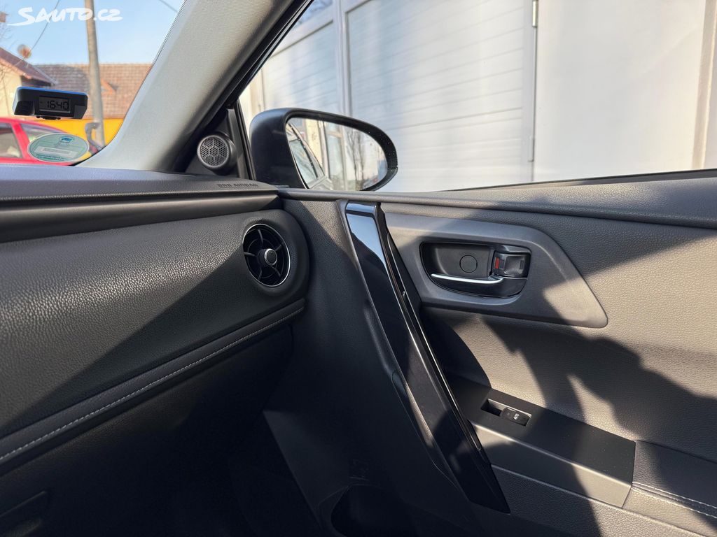 Toyota Auris, fotka 27