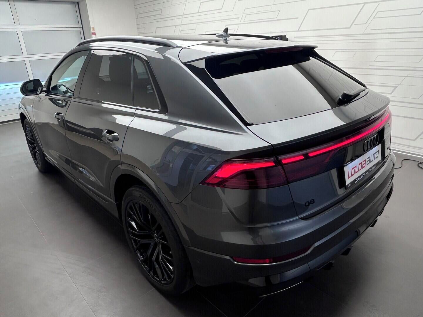 Audi Q8, SUV 50 TDI quattro 210 kW - fotka 4