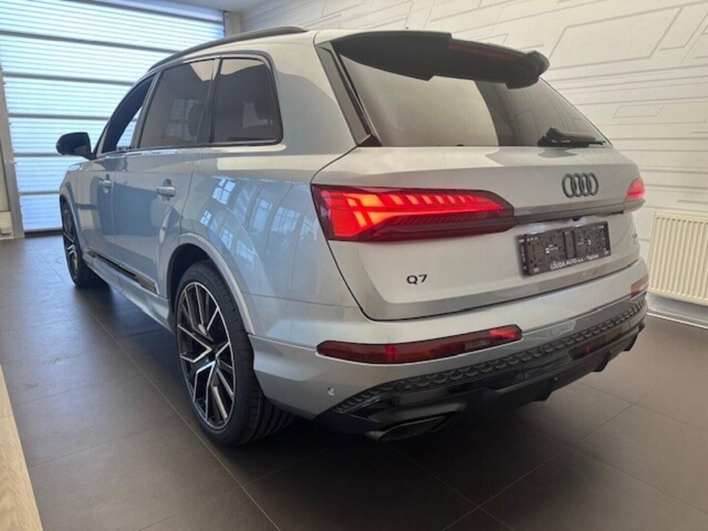 Audi Q7, SUV S line TDI quattro 210 kW - fotka 4