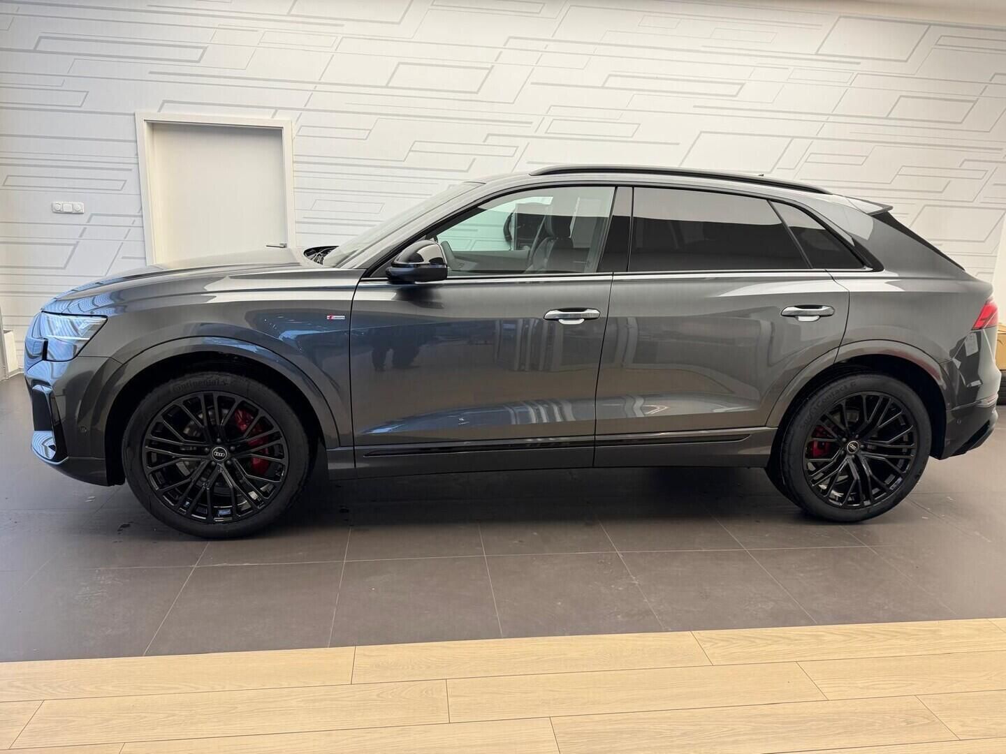 Audi Q8, SUV  50 TDI quattro 210 kW - fotka 4