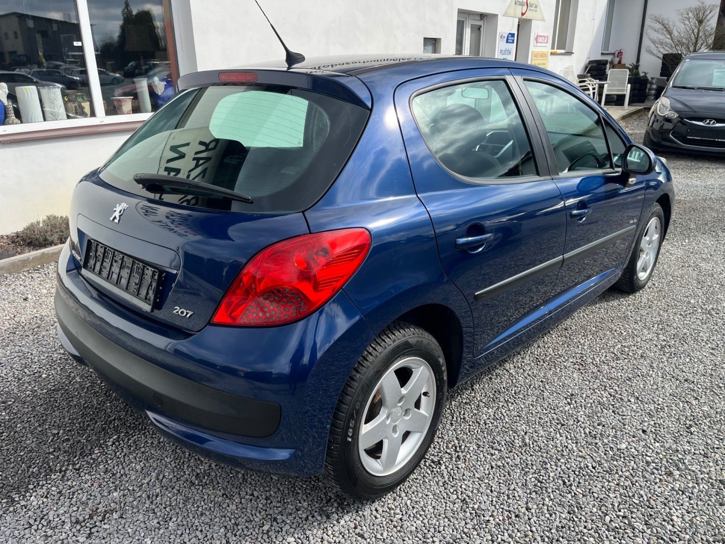 Peugeot 207, 1.4 i 54 Kw Velmi pěkná - fotka 2