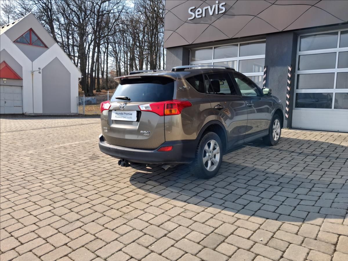 Toyota Rav4, 2,2 Active AT 4x4 - fotka 2