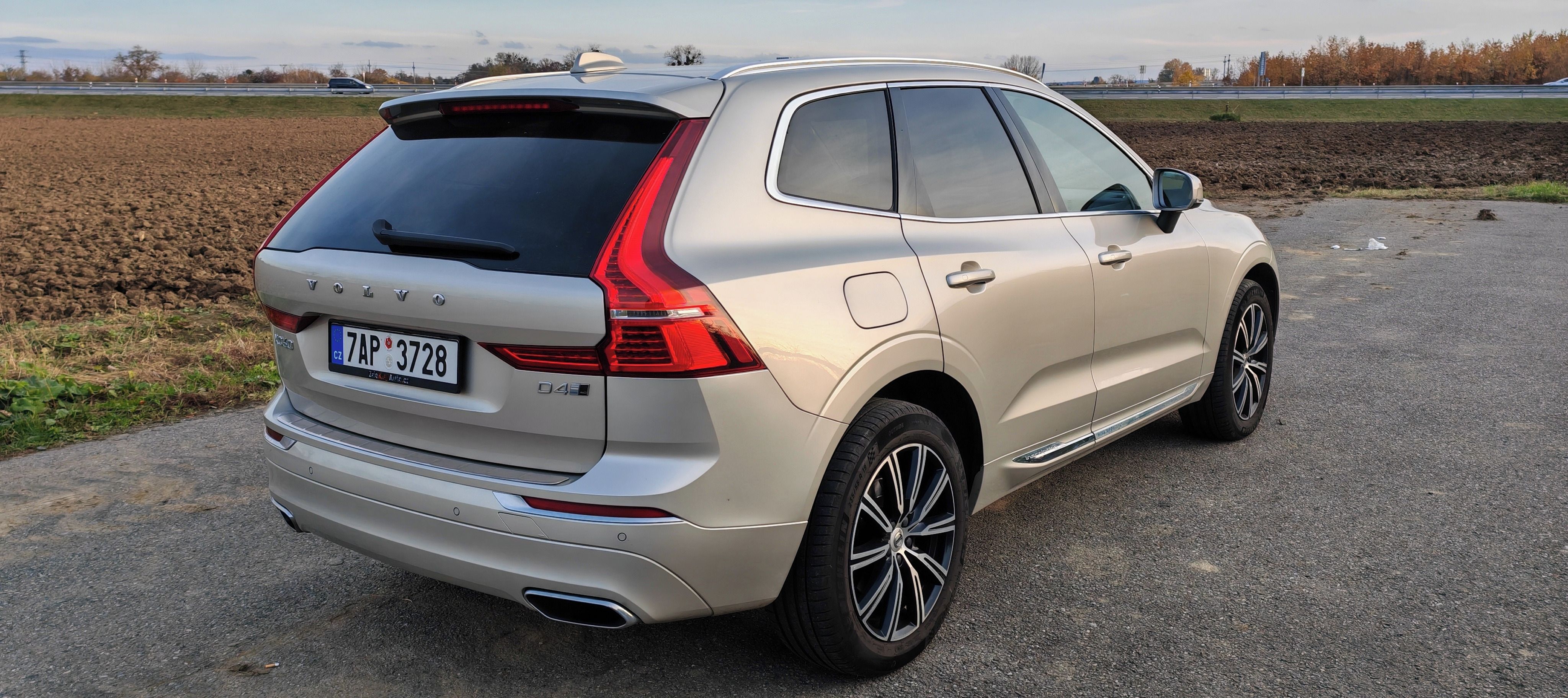 Volvo XC60, D4 140kw AWD INSCRIPTION - fotka 4