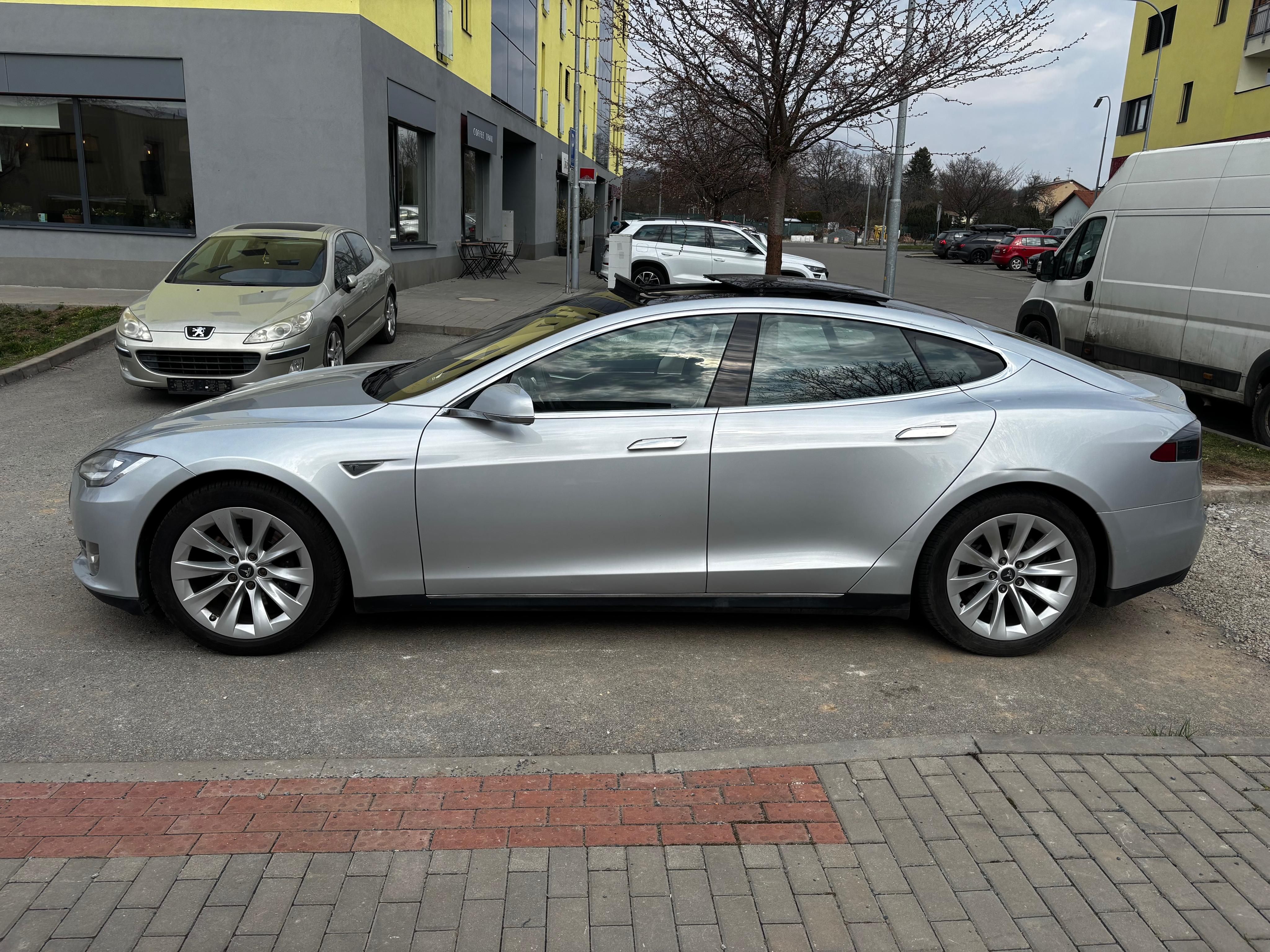 Tesla Model S, P85, supercharger FREE, 140tis - fotka 3