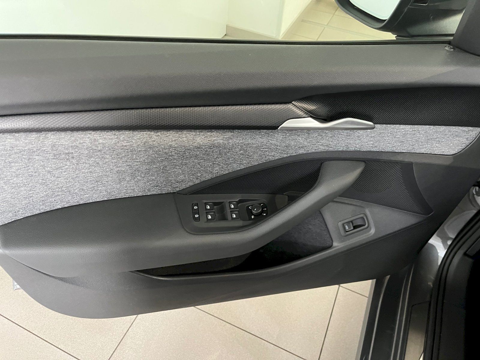 Škoda Superb, Combi 2.0 TDI 110 kW A7F Selec - fotka 6