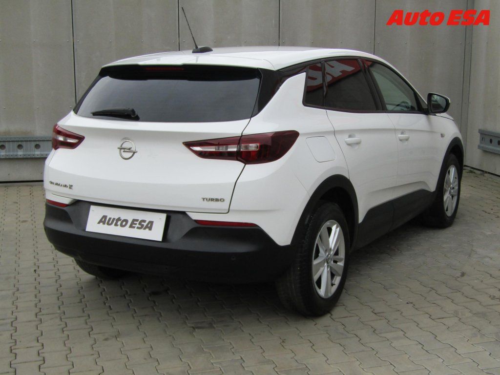Opel Grandland X, 1.2 PT,Edition - fotka 4