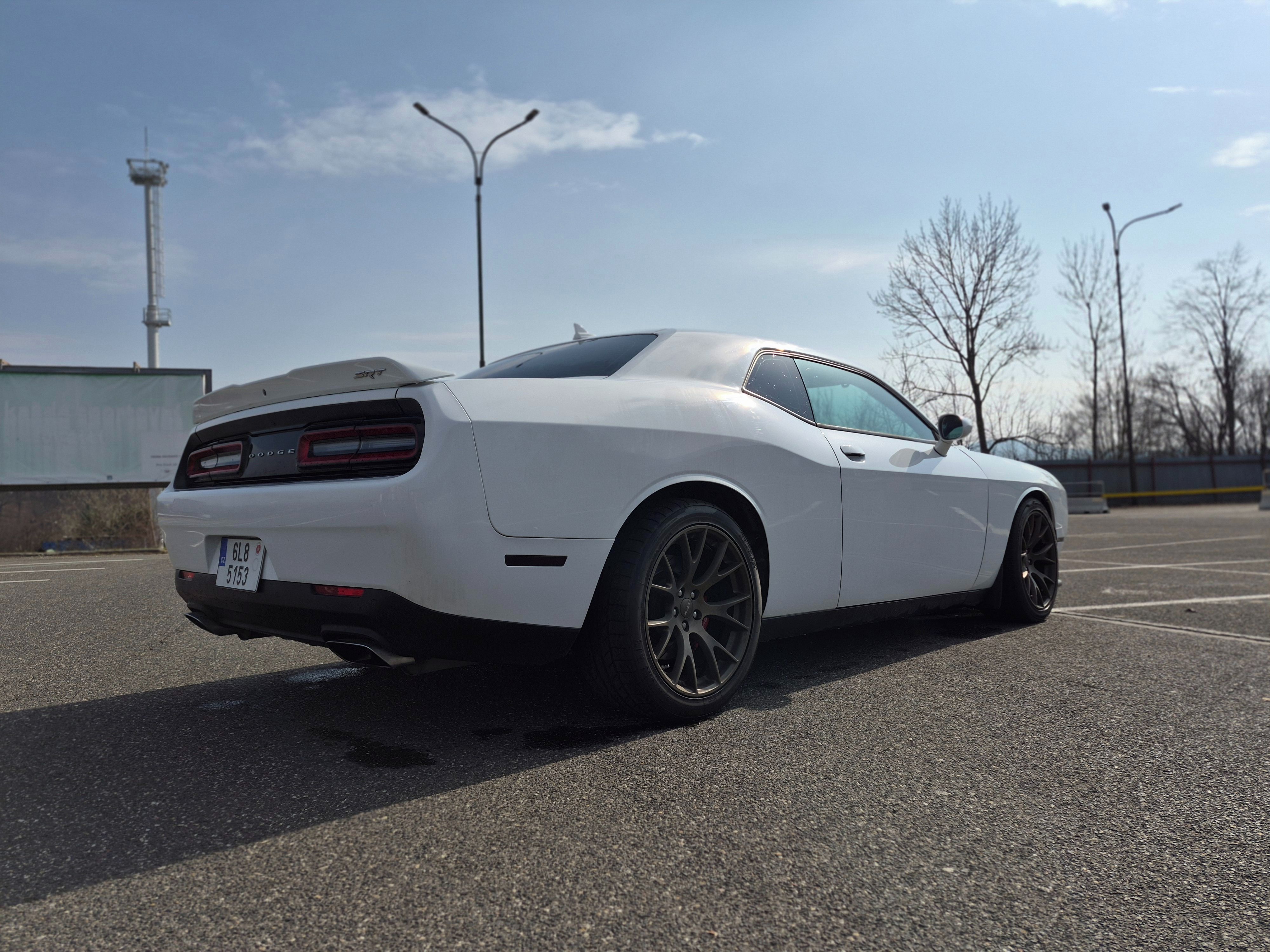 Dodge Challenger, 6,4 SRT automat - fotka 4