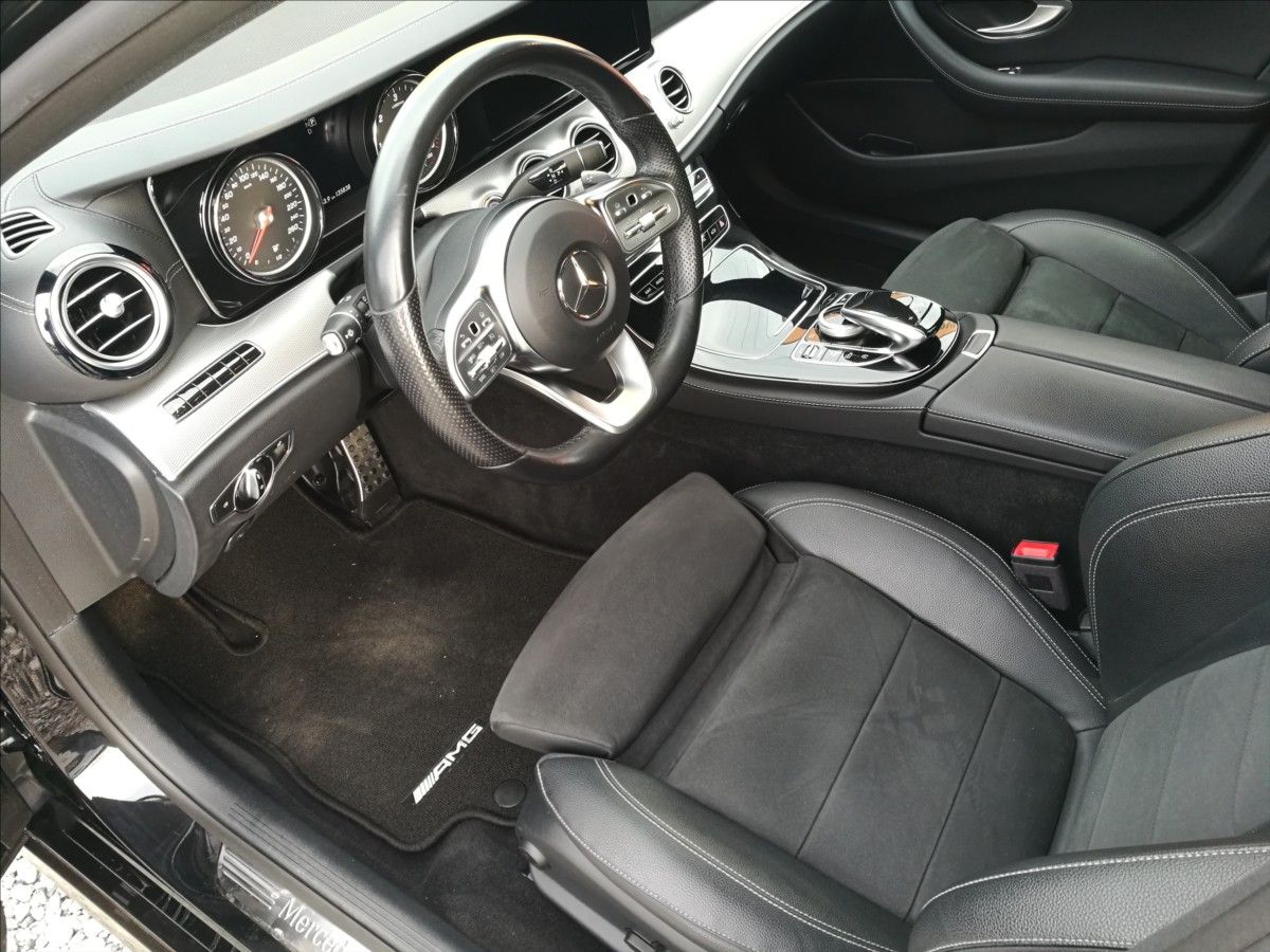 Mercedes-Benz Třídy E, 300d - fotka 5