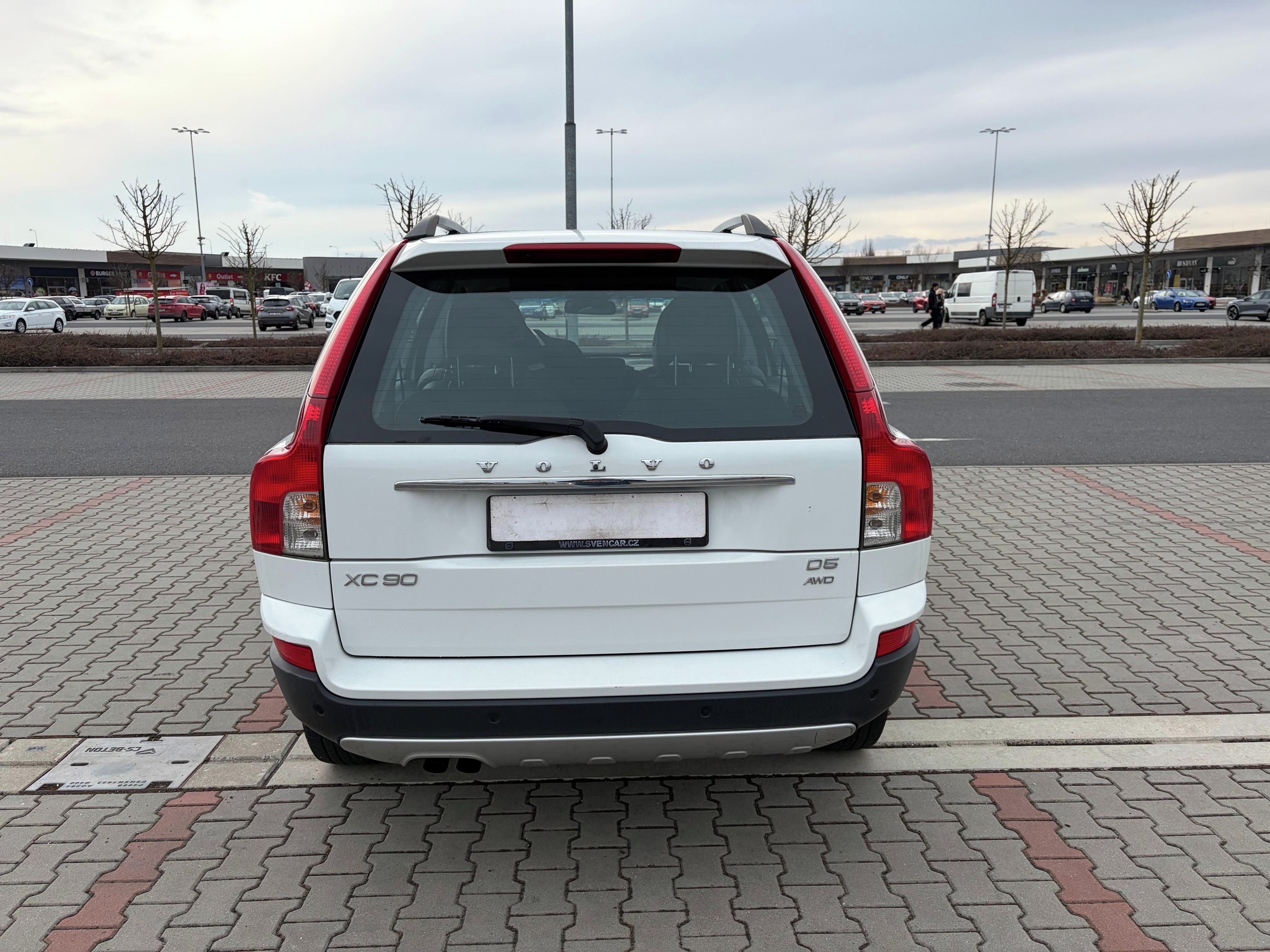 Volvo XC90, D5 AWD ČR 7 MÍST - fotka 4