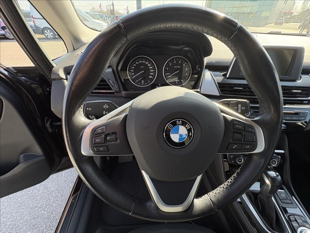 BMW Řada 2, 1,5 218i 100kW AT,Led,Navi,PDC - fotka 6