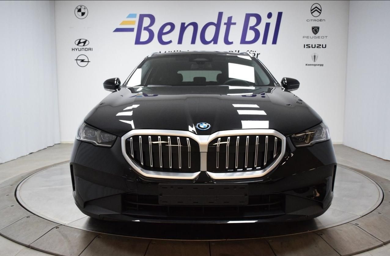 BMW Řada 5, 530e xDrive Touring Tažné - fotka 3
