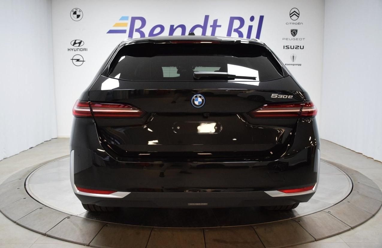 BMW Řada 5, 530e xDrive Touring Tažné - fotka 5