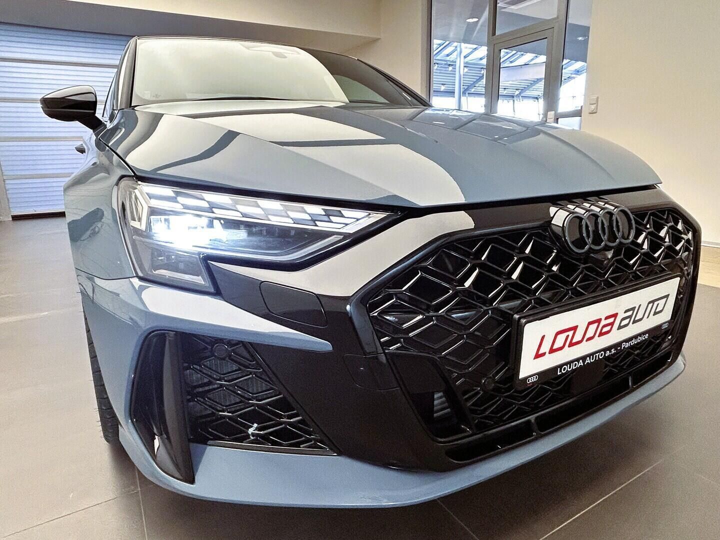 Audi RS3, Limuzína 2.5 TFSI 294 kW - fotka 4