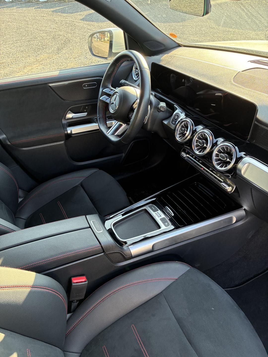 Mercedes-Benz GLB, 200d 4MATIC - fotka 6